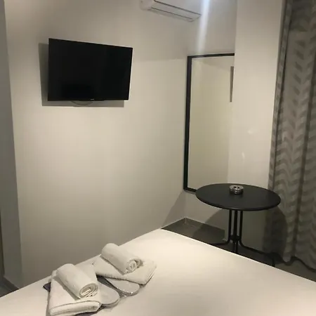 Apartment Black In Square Flats